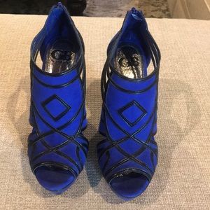 Blue heels. Gianni Bini. Size 7 M